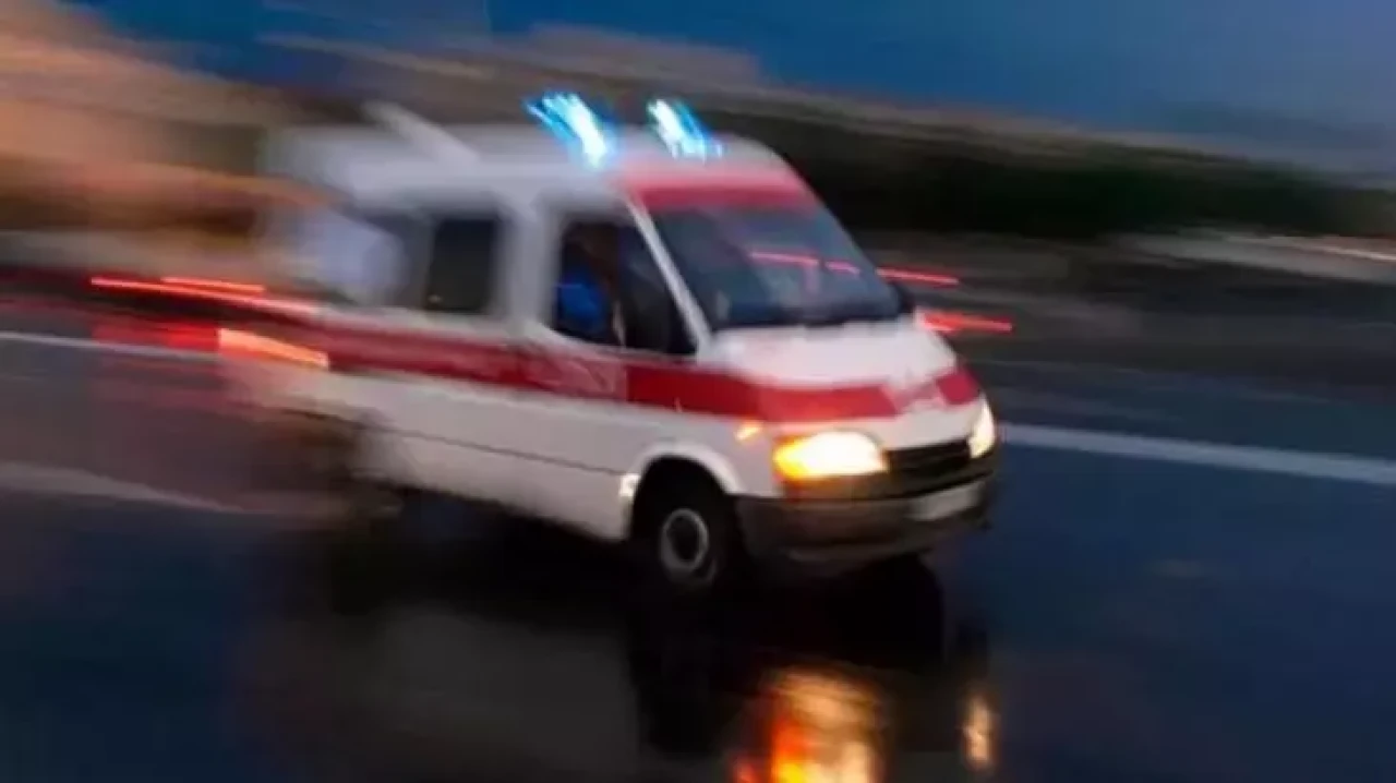 Dengesini kaybeden işçi 3 metreden düşerek yaralandı