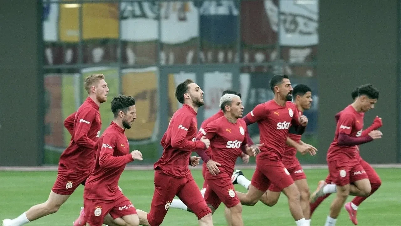 Galatasaraylı futbolculara Beşiktaş derbisi öncesi müjde!