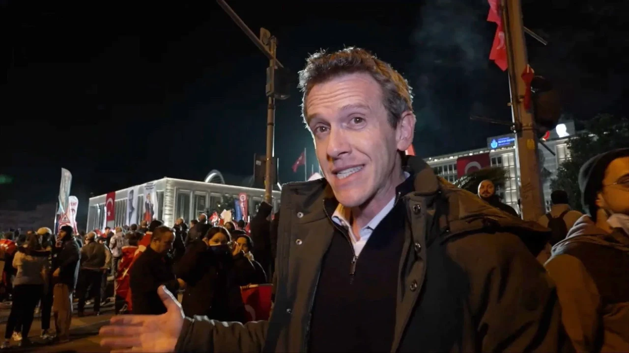 BBC muhabiri Mark Lowen sınırdışı edildi