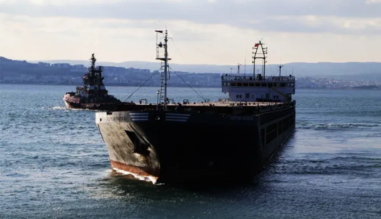Çanakkale Boğazı'nda gemi kaptanının kalp krizi şüphesiyle tıbbi tahliyesi yapıldı