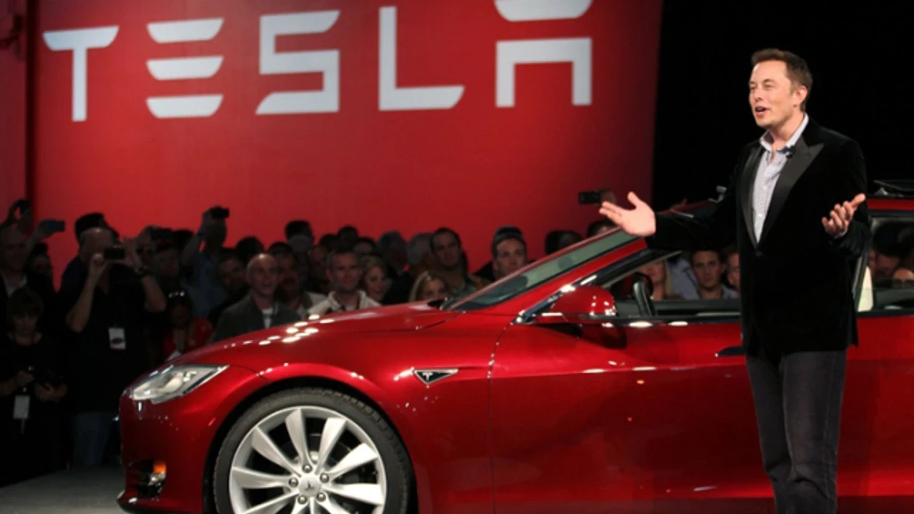 Elon Musk’tan Tesla çalışanlarına çağrı: Hisse senetlerinizi tutun