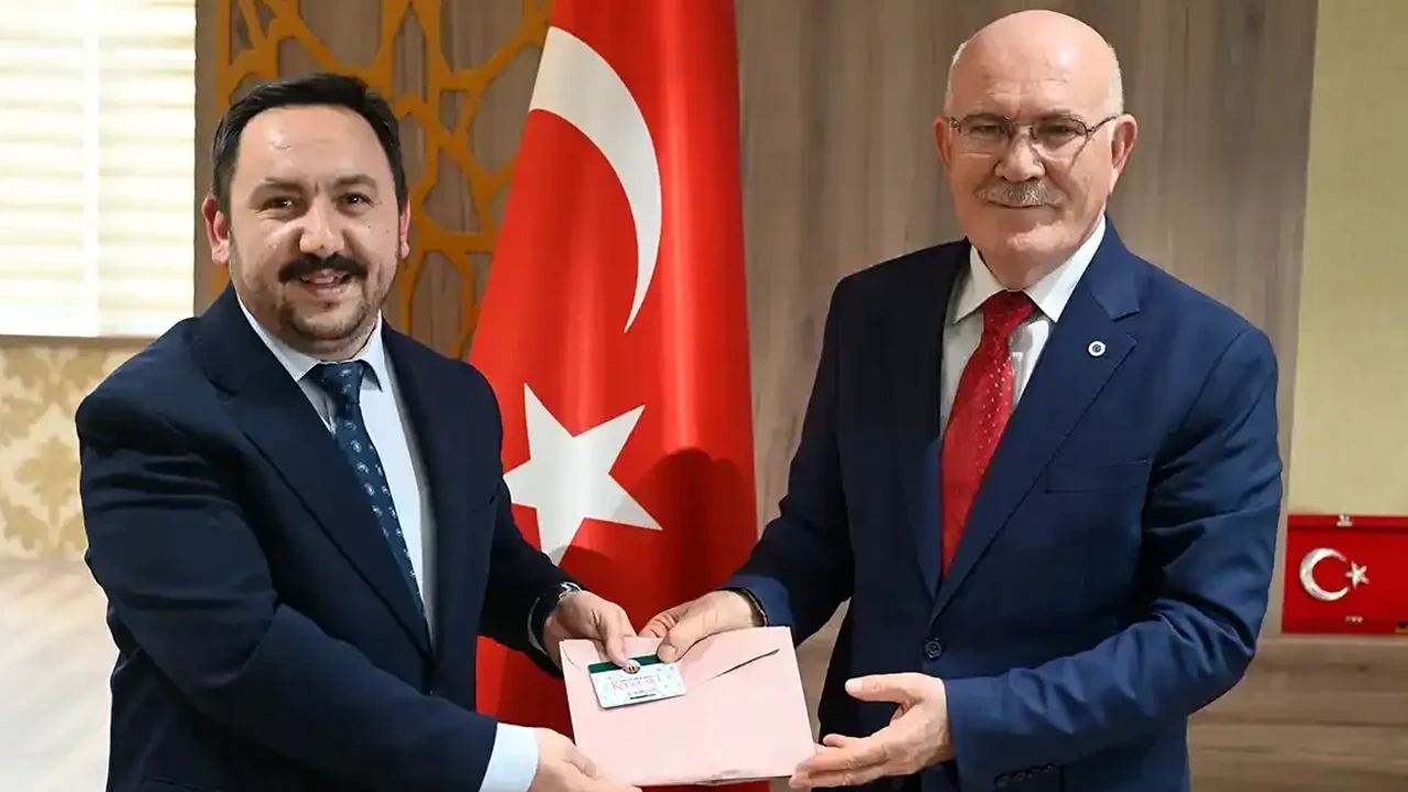 Uşak Kent Konseyi'nden Ramazan ayında öğrencilere yardım eli: Hediye kartları dağıtıldı!