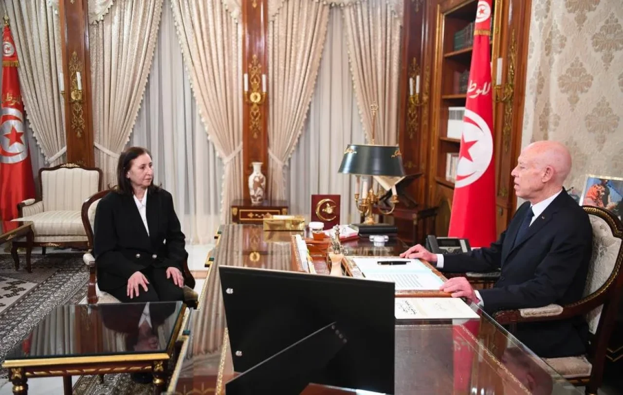 Tunus Cumhurbaşkanı, Başbakan’ı görevden aldı