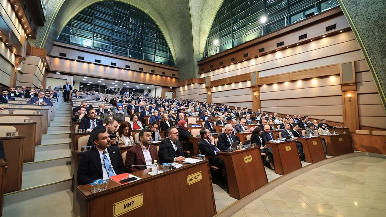 İBB Meclisi'nde AK Parti'den borç ve harcama eleştirisi: 5 yılda borç yüzde 704 arttı