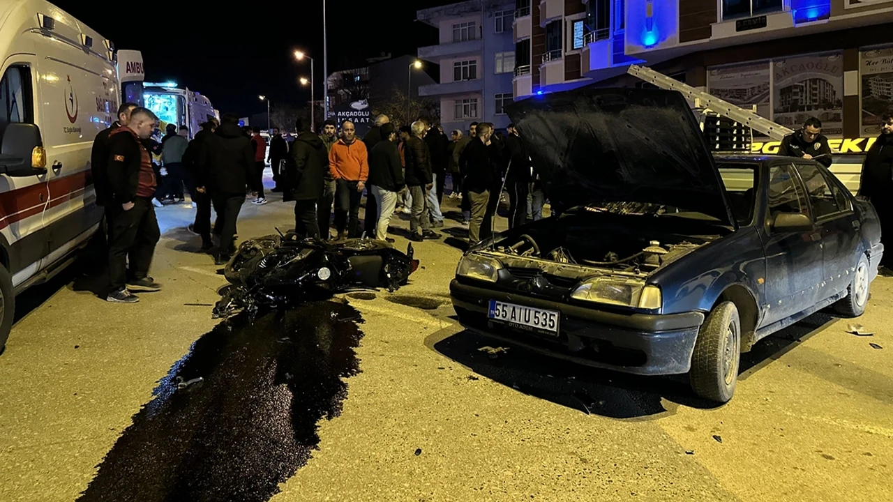 Sinop'ta otomobil ile motosiklet çarpıştı: 3 yaralı