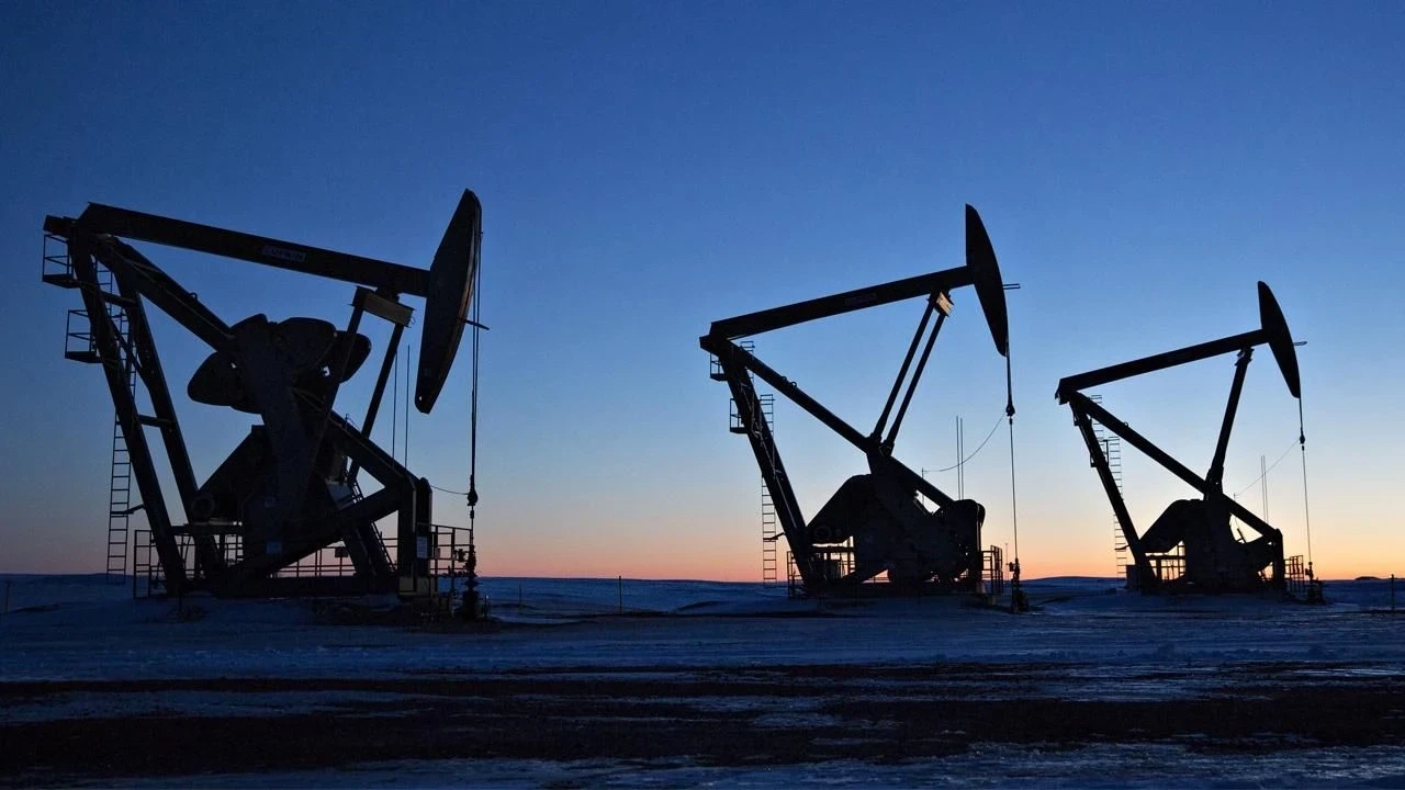 Brent petrol fiyatı geri çekildi, haftaya düşüşle başladı
