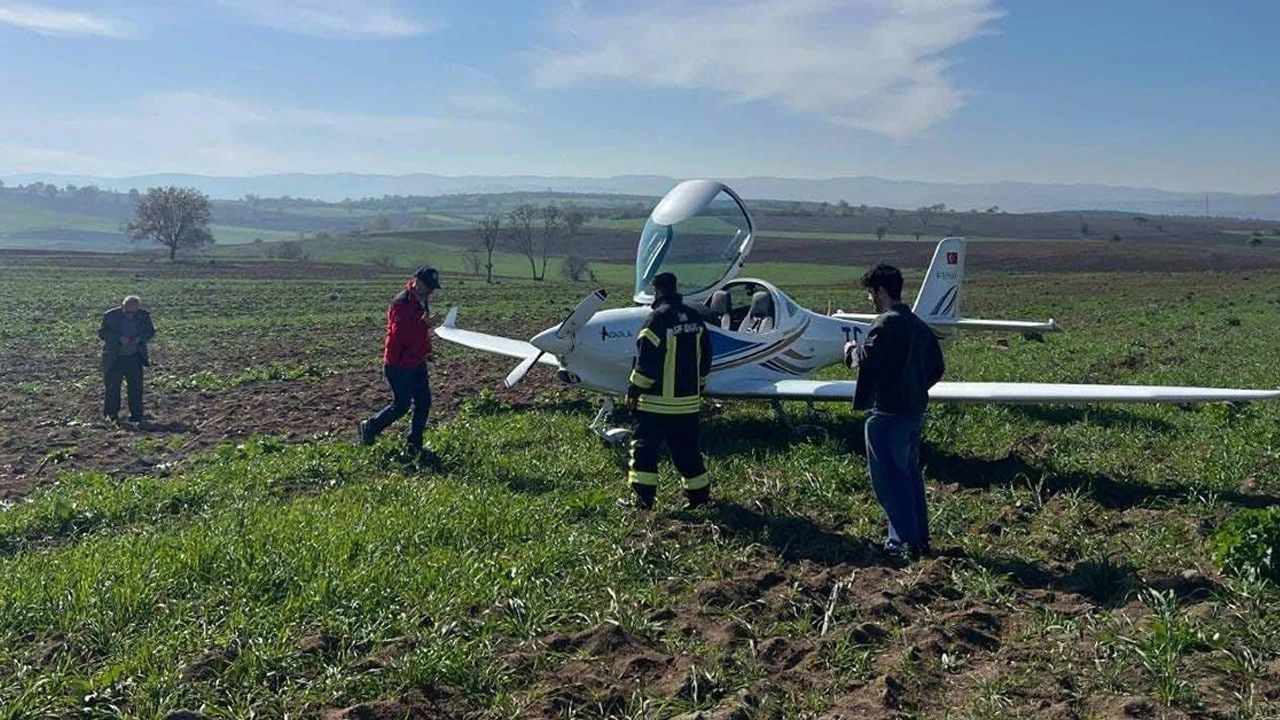 Bursa'da eğitim uçağı, tarlaya zorunlu iniş yaptı