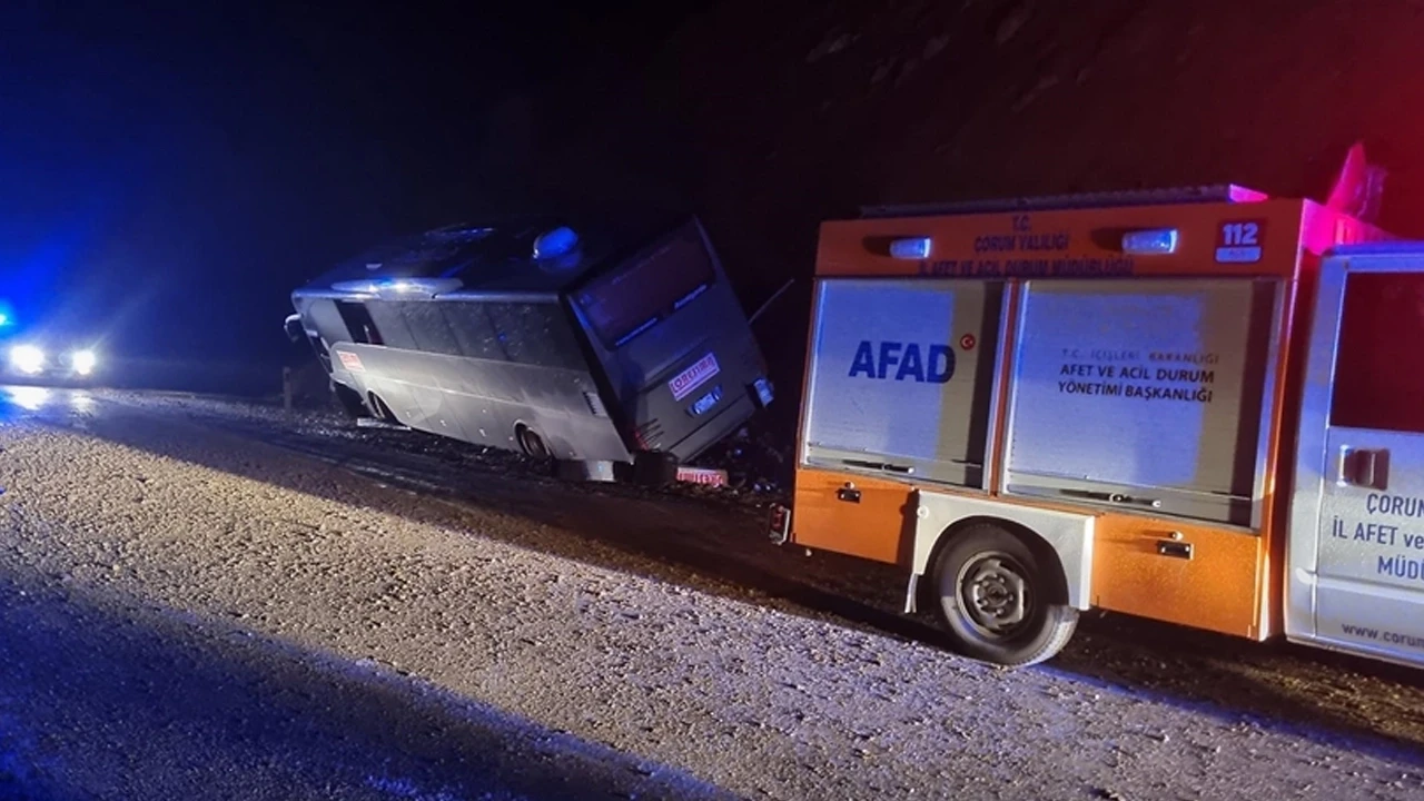 Çorum’da tur otobüsü kaza yaptı: 23 kişi yaralandı