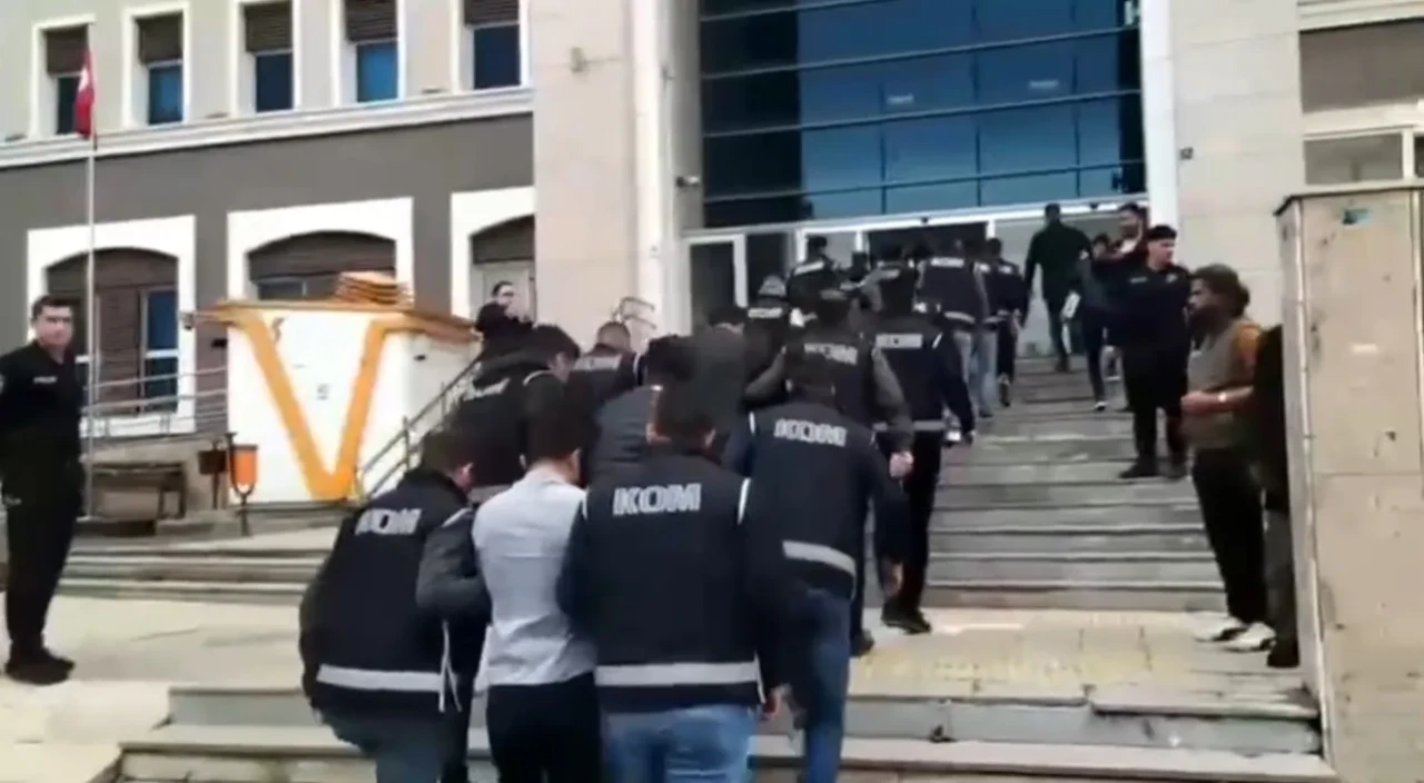 Şanlıurfa'da TÜVTÜRK istasyonuna rüşvet baskını: 7 kişi tutuklandı