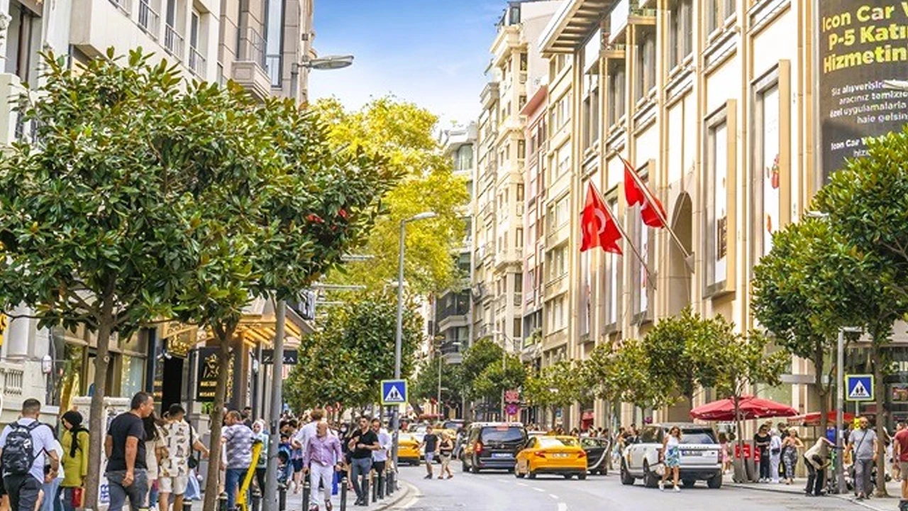 İstanbul’un alışveriş caddeleri Avrupa’yı solladı! Kiralar Amsterdam, Prag ve Helsinki’yi geride bıraktı