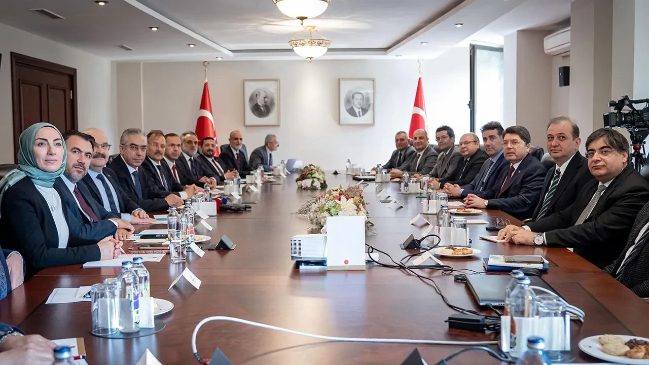 Bakan Tunç: Yeni anayasa hedefinden vazgeçmiş değiliz