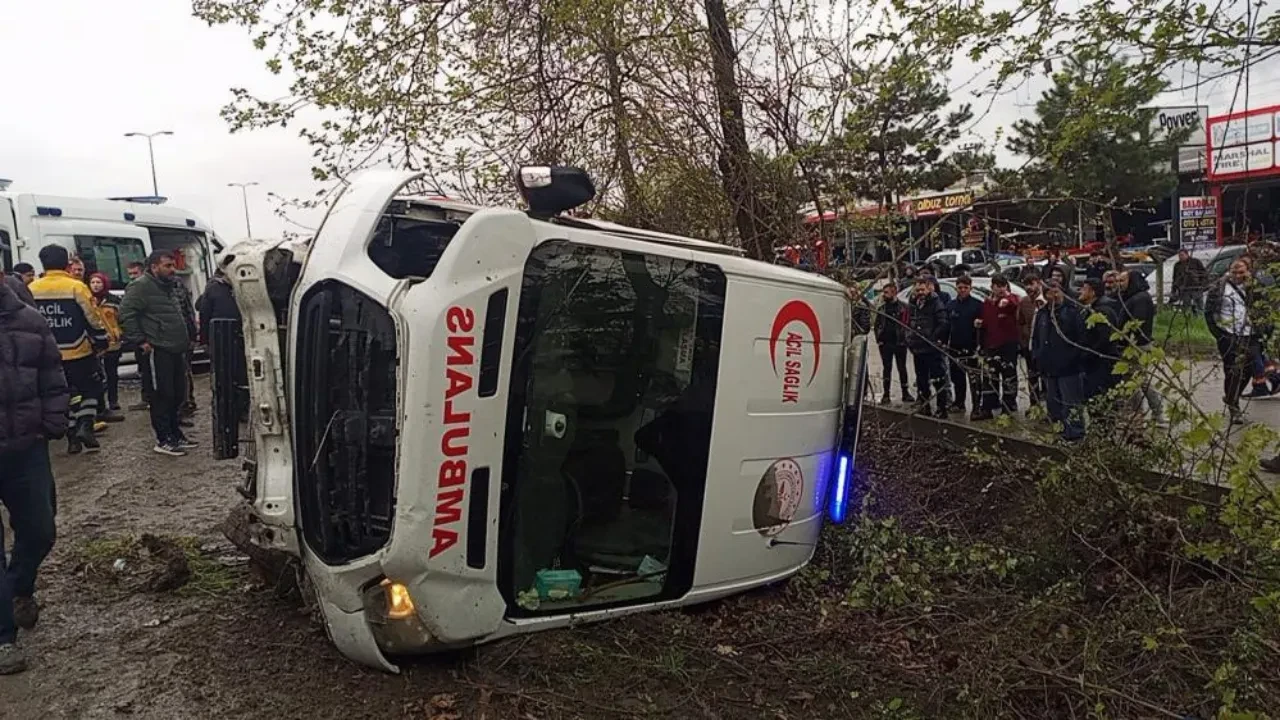 Zonguldak'ta korkunç kaza: Ambulans ile otomobil çarpıştı! Yaralılar var