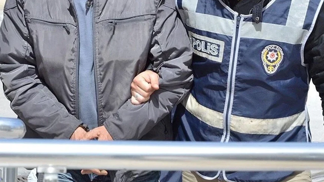 Samsun'da kaçak silah ticareti operasyonunda 2 zanlı yakalandı
