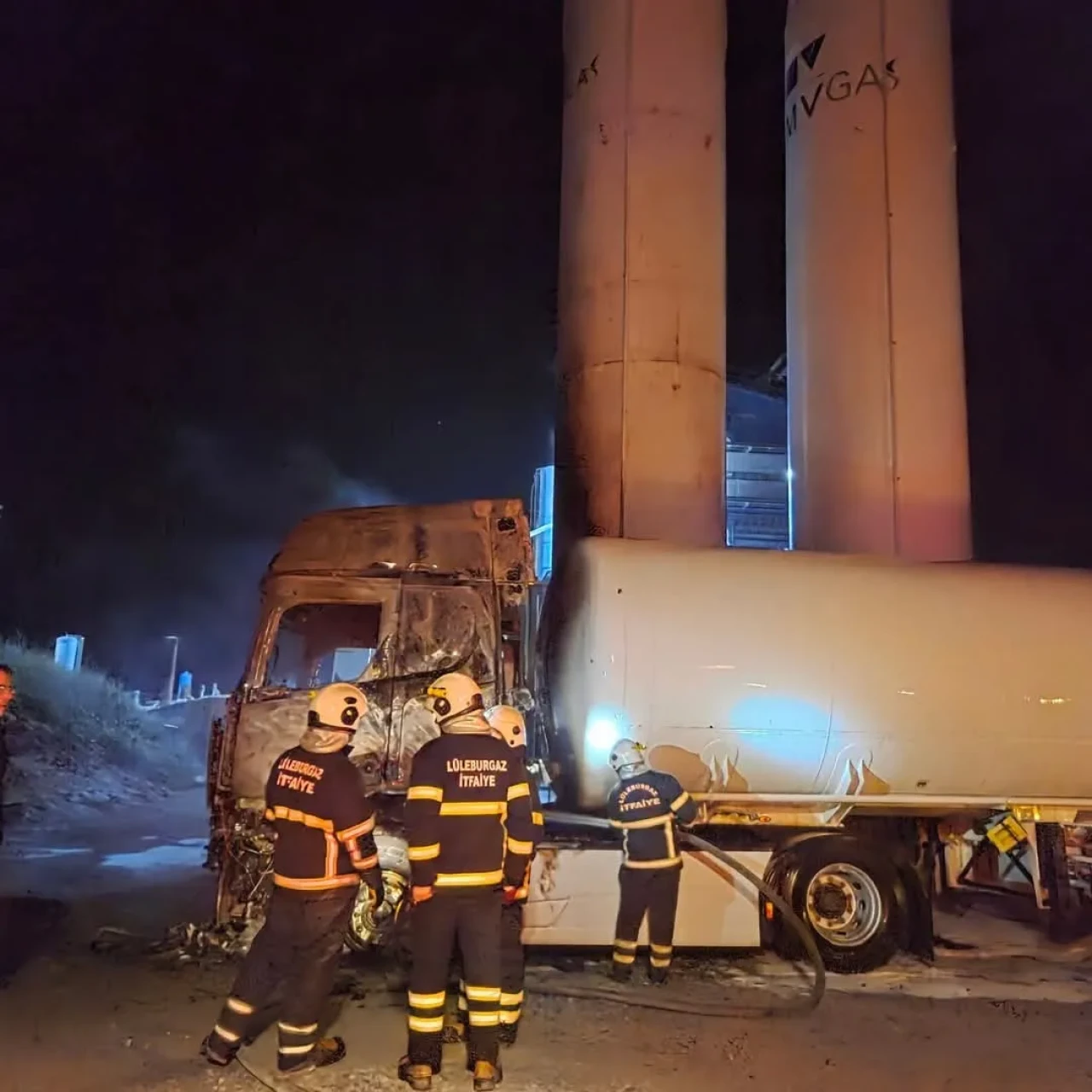 Lüleburgaz’da LPG tankerinde yangın: Alevler kontrol altına alındı