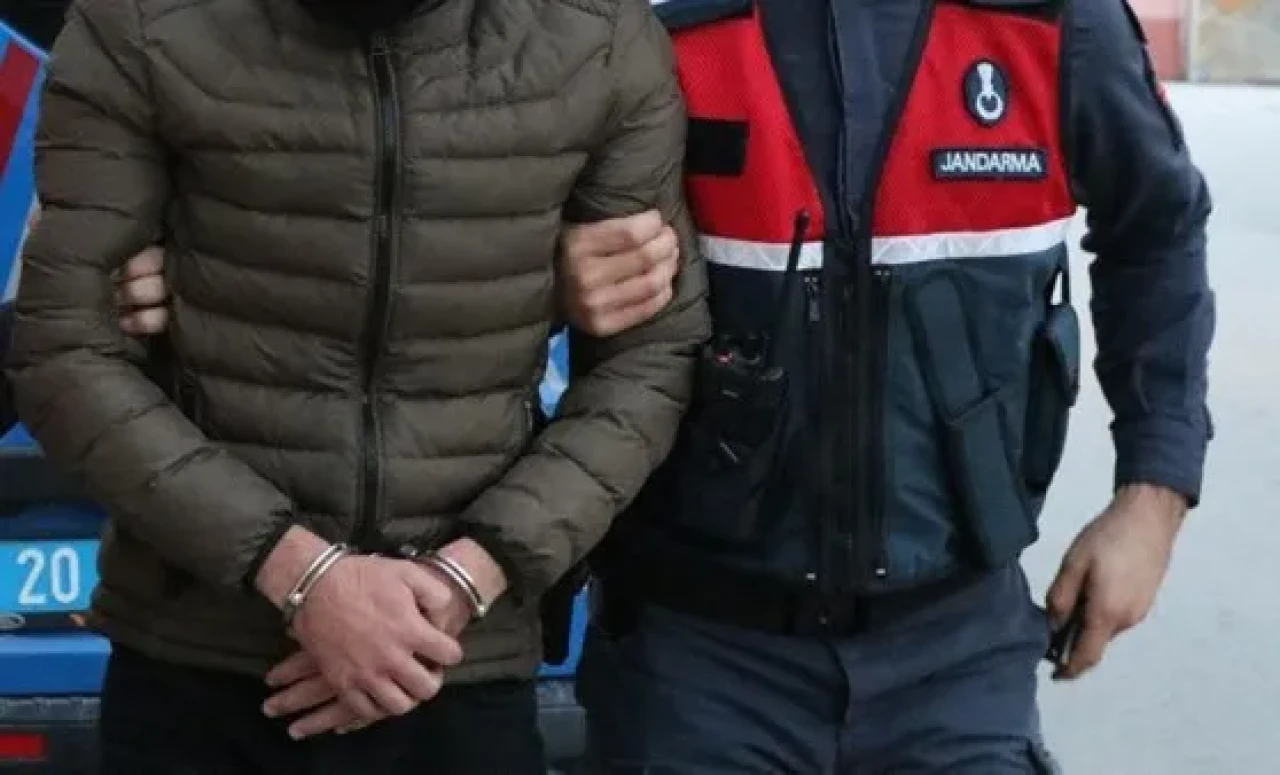 Denizli'de şafak operasyonu: Jandarma 3 tefeciyi senetleri ile yakaladı
