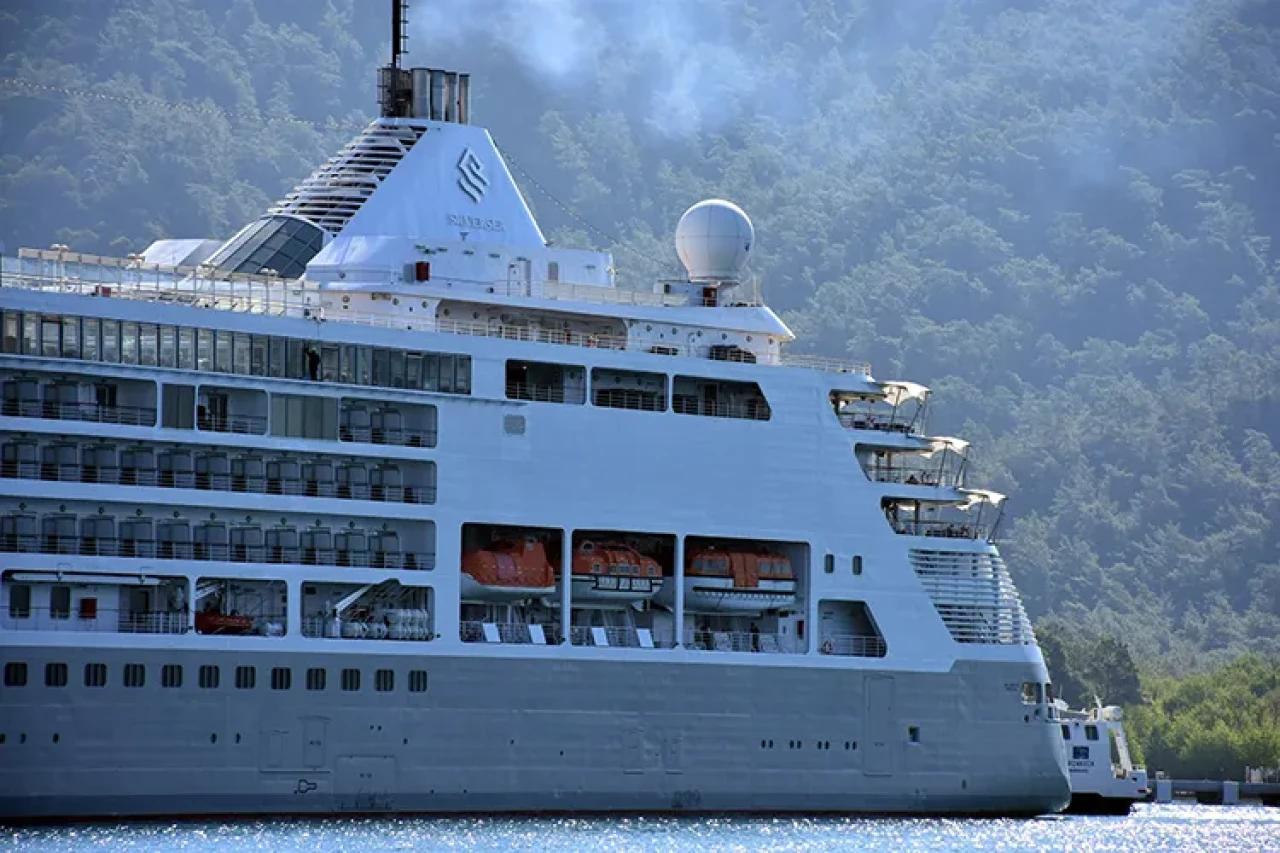 Sezonun ilk kruvaziyeriyle 756 yolcu Marmaris'e adım attı!