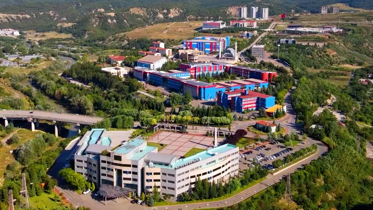 Karabük Üniversitesi tarih yazdı: SCImago 2025'te Türkiye'nin bir numarası!