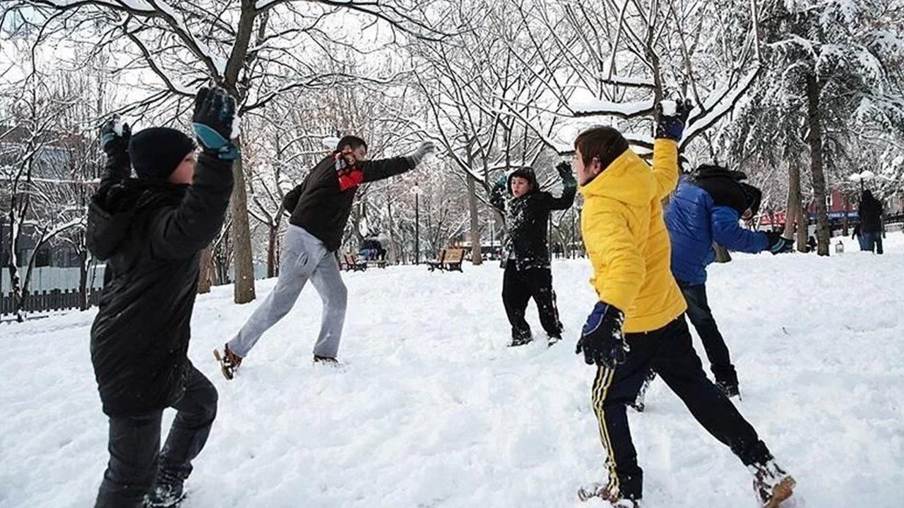 15 Nisan Bitlis'te okullar tatil mi? Yarın Bitlis'te kar tatili var mı?