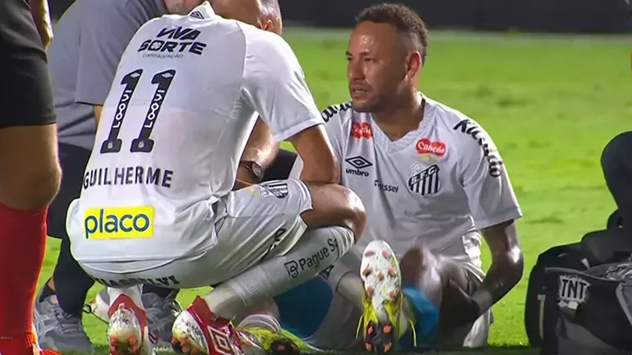Tarihi maçta talihsiz an: Neymar sahayı gözyaşlarıyla terk etti