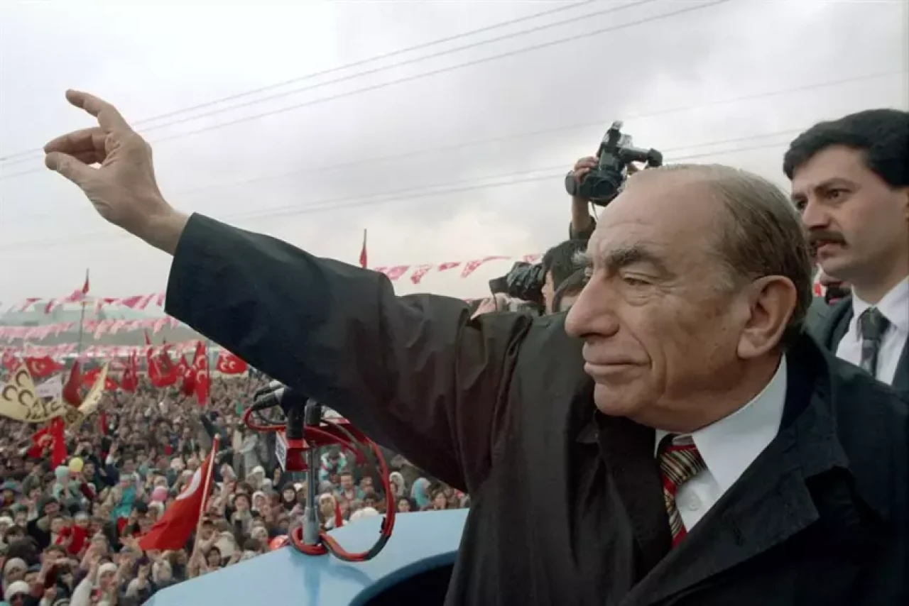 Ülkücü Hareketin lideri Alparslan Türkeş, 28 yıl önce vefat etti