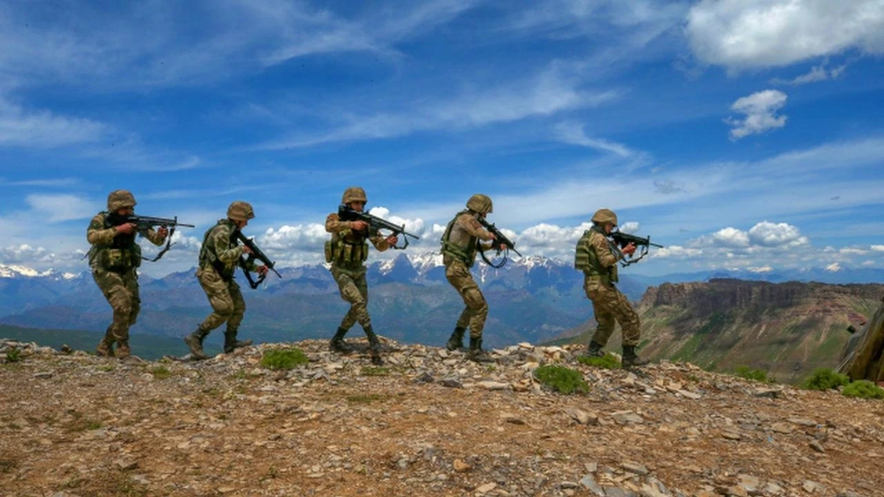 Terör örgütü PKK/PYD-YPG mensupları teslim olmaya devam ediyor
