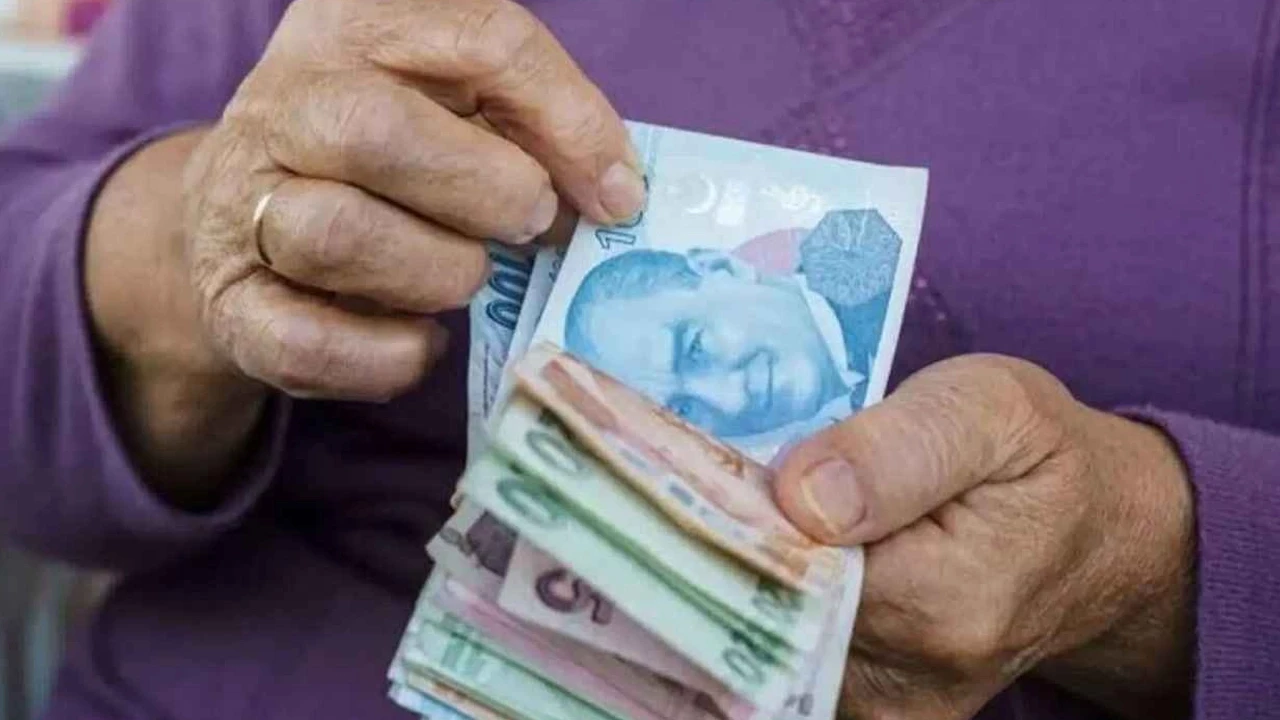 Ev hanımlarına emeklilik hakkı şartları neler? 2025 Ev kadınlarına emeklilik hakkı ne zaman çıkacak?