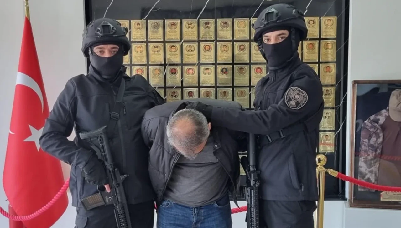 FETÖ üyesi ihraç öğretim üyesi yakalandı