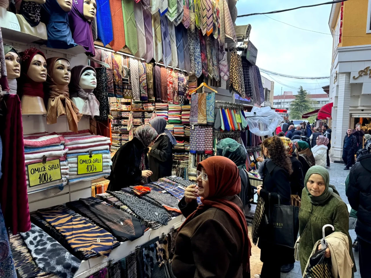 CHP'nin boykot çağrısı karşılık bulmadı: Bursa'da çarşılar tıklım tıklım