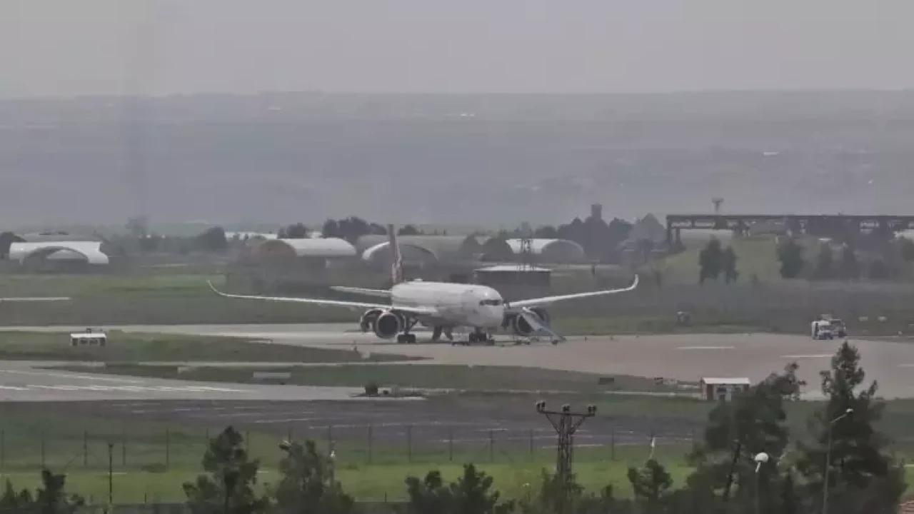 Virgin Atlantic uçağı, yolcu rahatsızlığı nedeniyle Diyarbakır’a acil iniş yaptı, arıza nedeniyle kalkış yapamadı