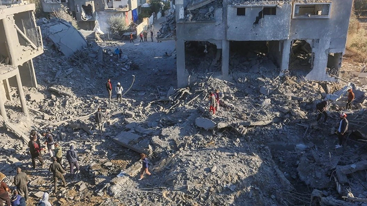 İsrail Gazze'de bir eve saldırdı: 11 Filistinli hayatını kaybetti