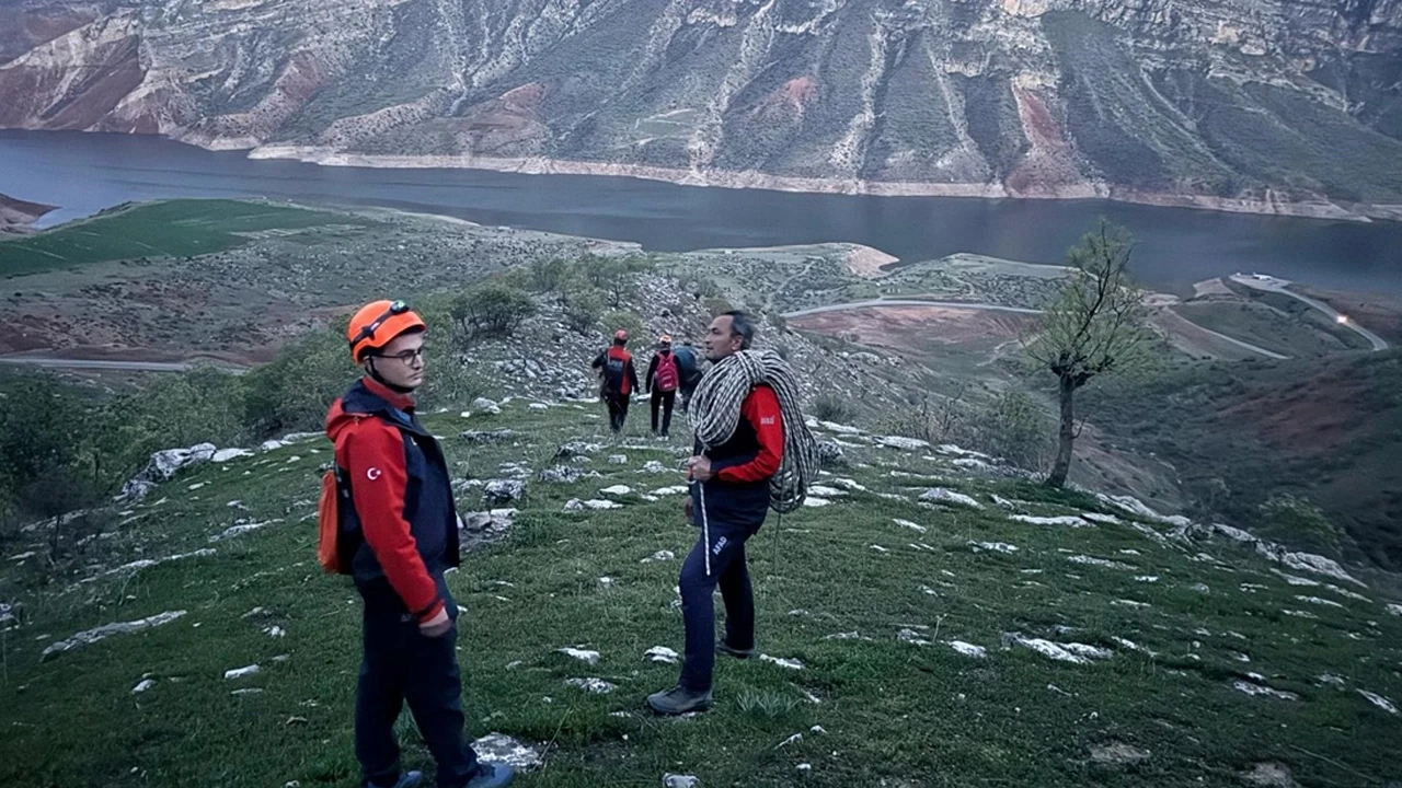 Siirt'te kayalıklarda çoban mahsur kaldı!