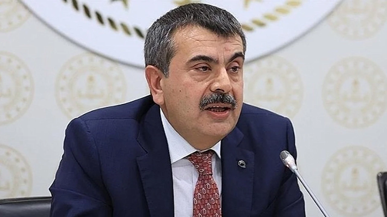 Bakan Tekin açıkladı: İstanbul'da deprem sonrası 3'ü tarihi, 4 okul boşaltıldı