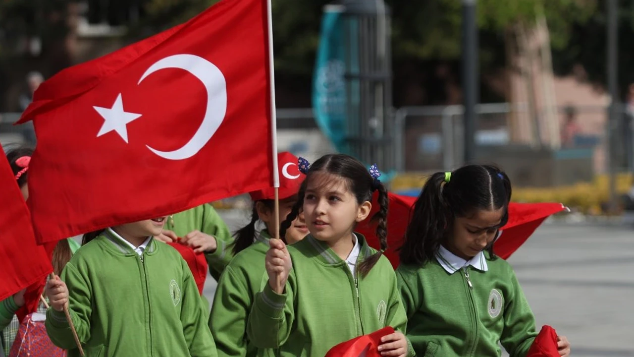 Kısa, uzun, 2, 3, 4 kıtalık 23 Nisan şiirleri: 2025 23 Nisan ile ilgili şiirler