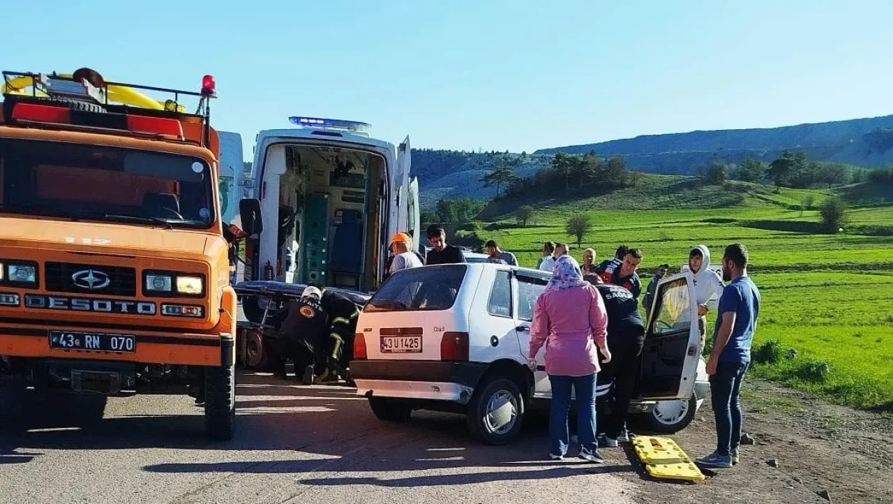 Domaniç-Tavşanlı karayolunda kaza: 3 yaralı