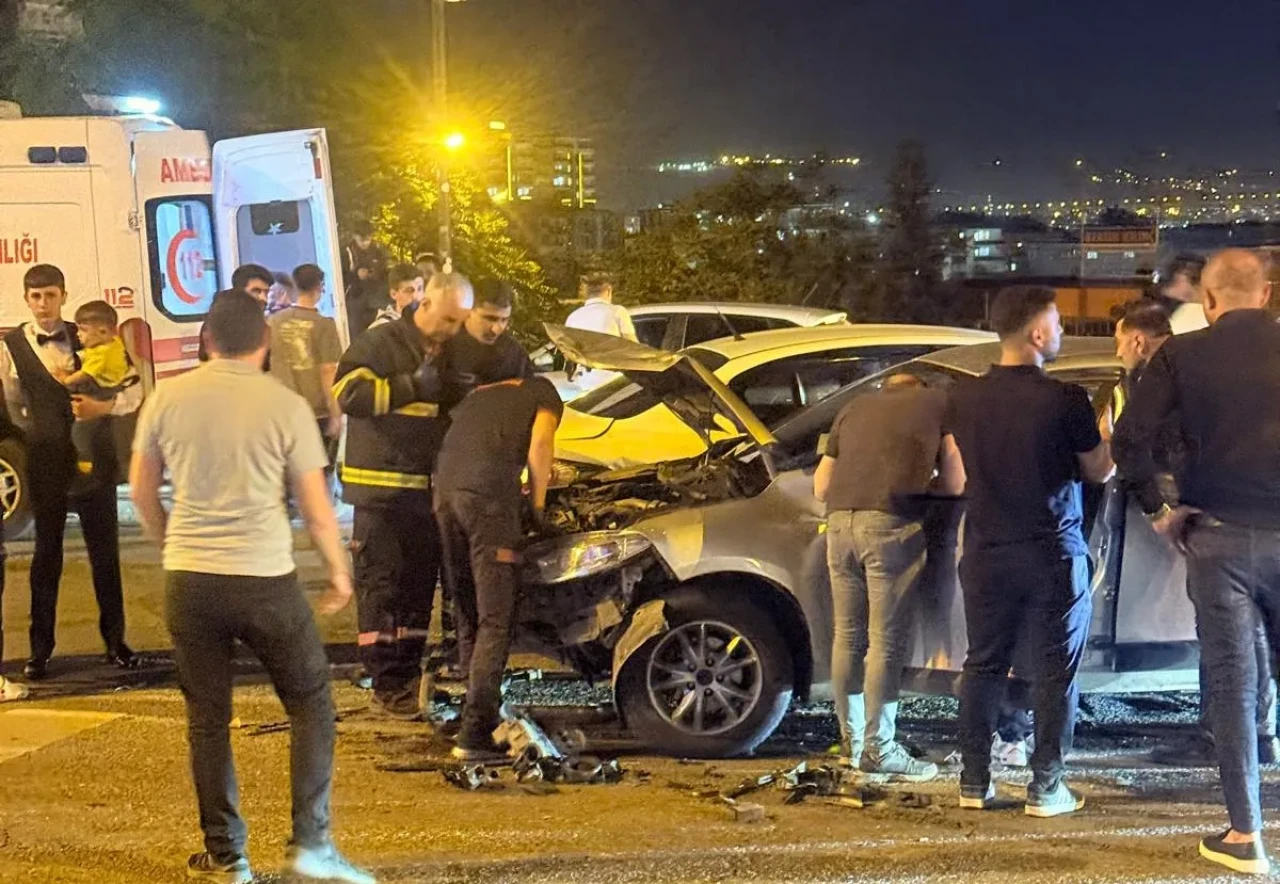 Batman-Siirt yolunda feci kaza: 4 kişi yaralandı