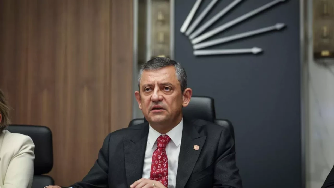 Özgür Özel'den eski genel başkanlara davet