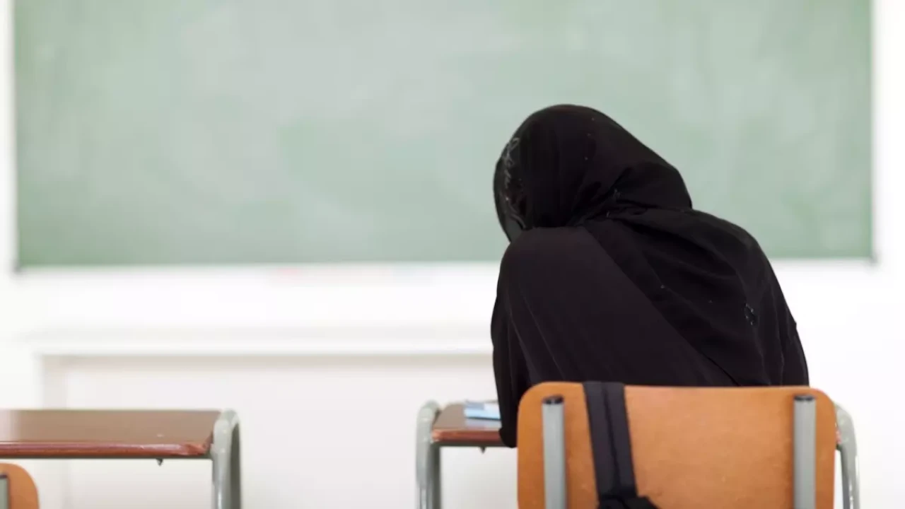 ADÜ’de başörtüsüne hakaret skandalı: Öğretim üyesi görevden uzaklaştırıldı