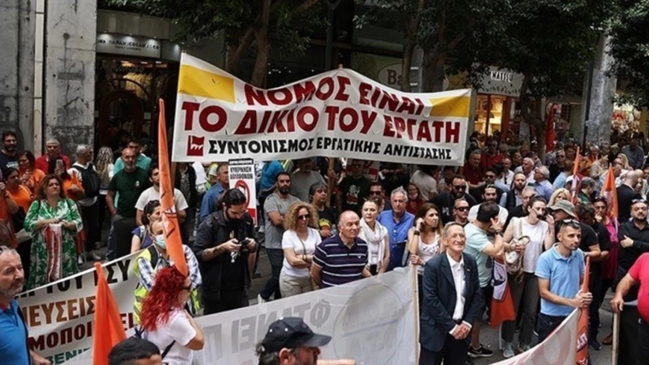 Yunanistan'da basın mensupları 24 saatlik greve çıktı!