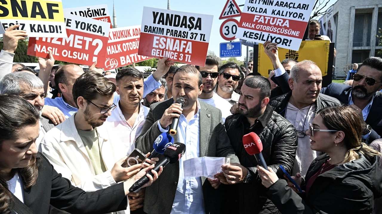 Özel halk otobüsü sahipleri İBB önünde eylem yaptı