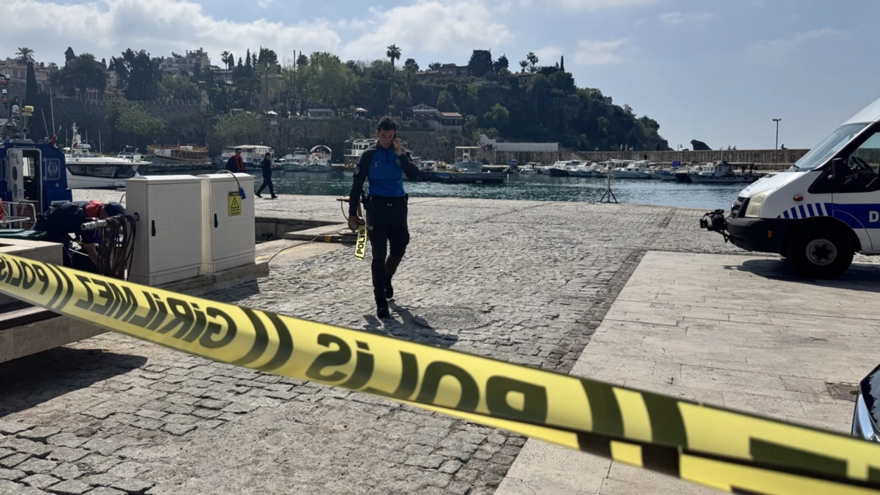 Antalya’da denizde erkek cesedi bulundu