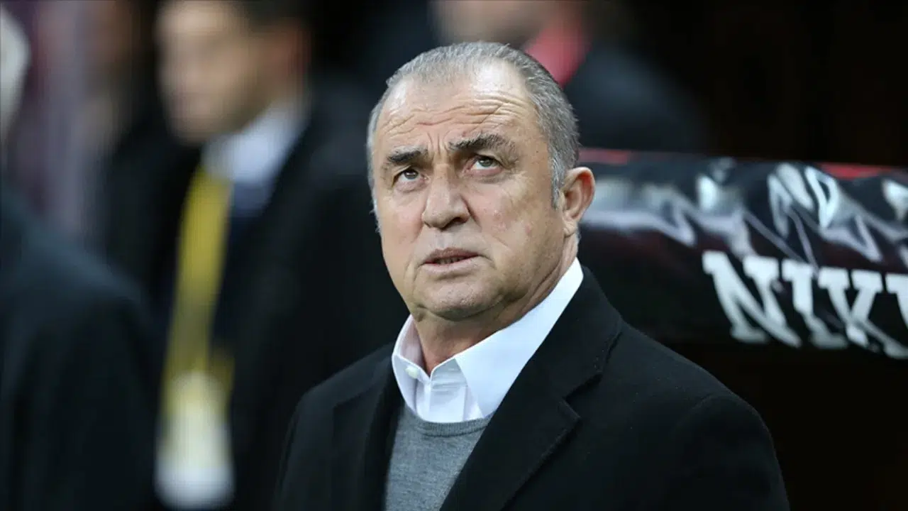 Fatih Terim çılgına döndü! Kulübede suları yere fırlattı