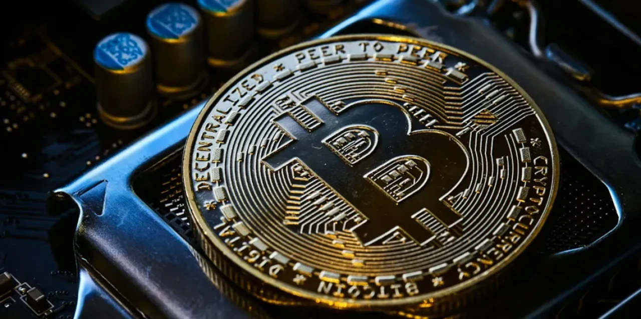 Bitcoin 100 bin dolara koşarken bu 3 meme coin neden takip edilmeli?