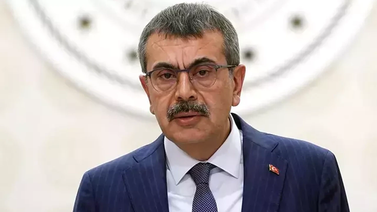 Okullar bu yıl 2. dönem ne zaman kapanacak, yaz tatili öne çekilecek mi? Yaz tatili erken mi başlayacak, Haziran’ın kaçında başlıyor? Bakan Tekin net konuştu!