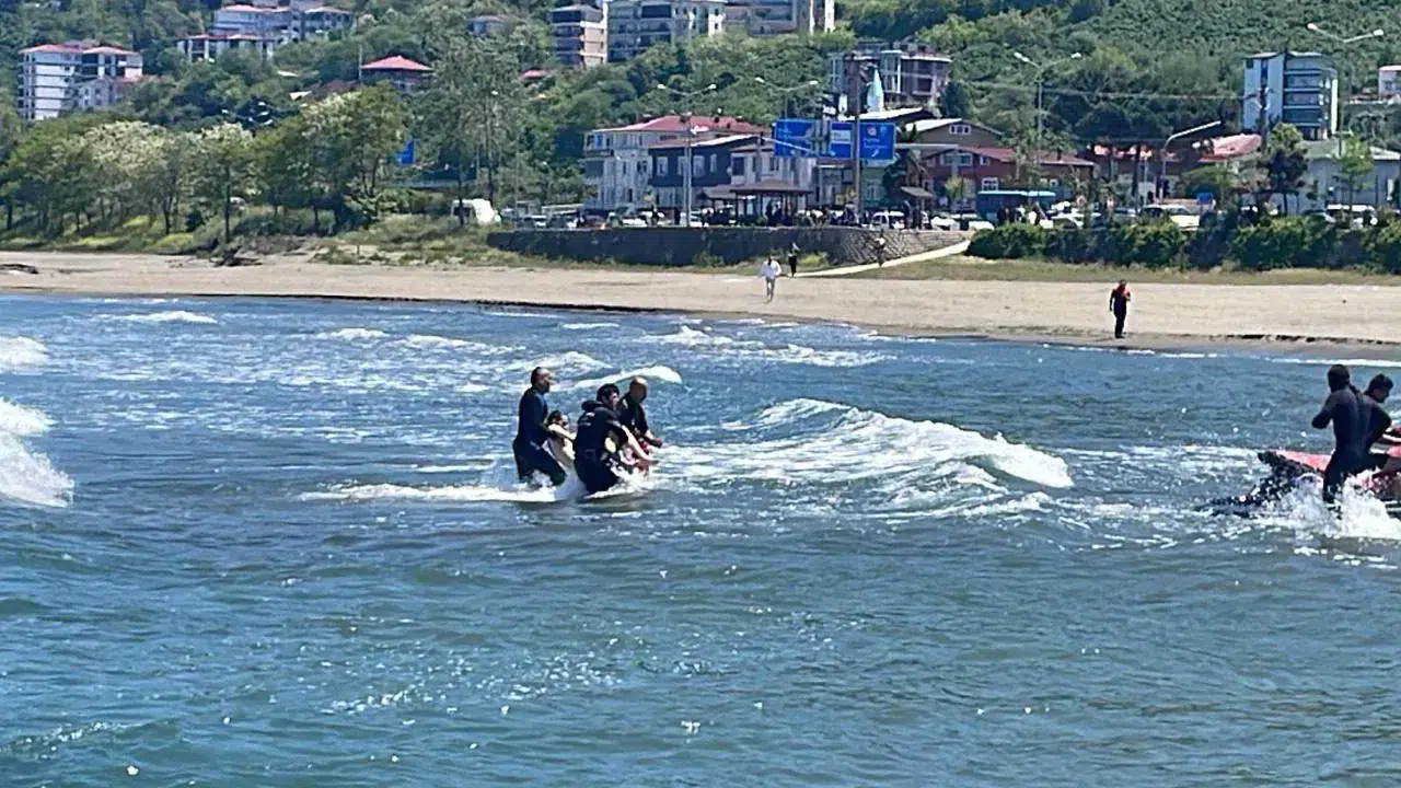 Ordu'da denize giren 3 lise öğrencisi boğulma tehlikesi geçirdi