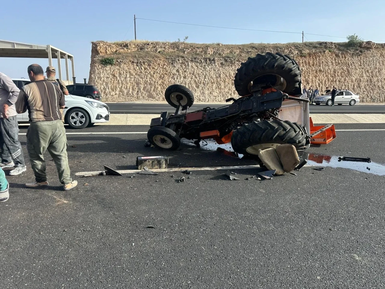 Mardin'de otomobil ile traktör çarpıştı: 3 yaralı