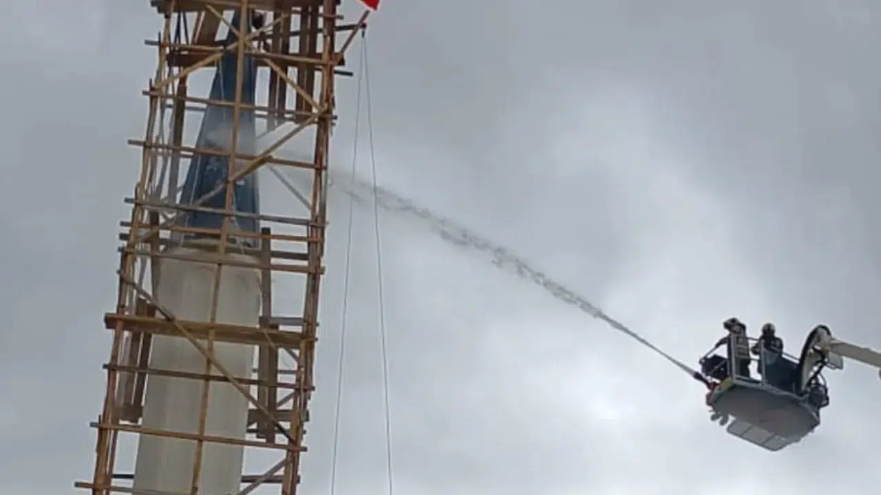 Ankara'da şiddetli fırtına: Minareye yıldırım düştü!