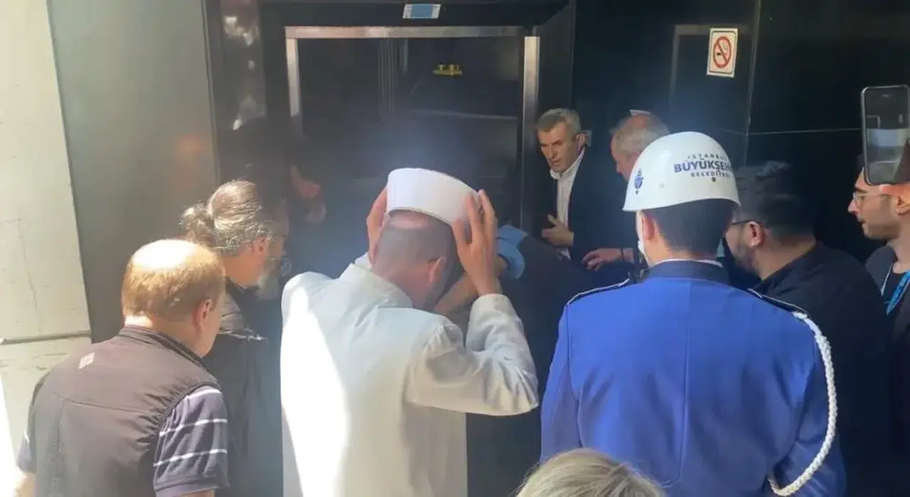 Usta sanatçıya son veda töreninde şok! İlhan Şeşen’in cenazesi asansörde kaldı