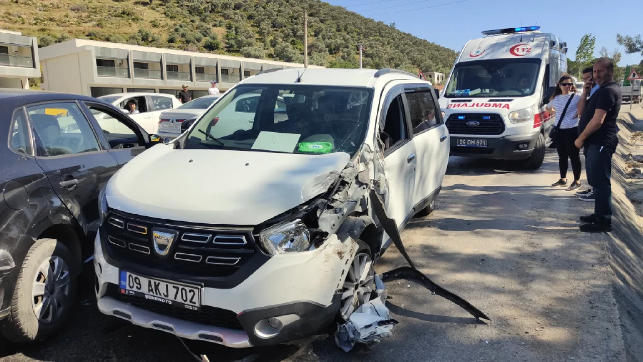 Kuşadası’nda trafik kazası: Fenalaşan sürücü 3 araçla çarpıştı