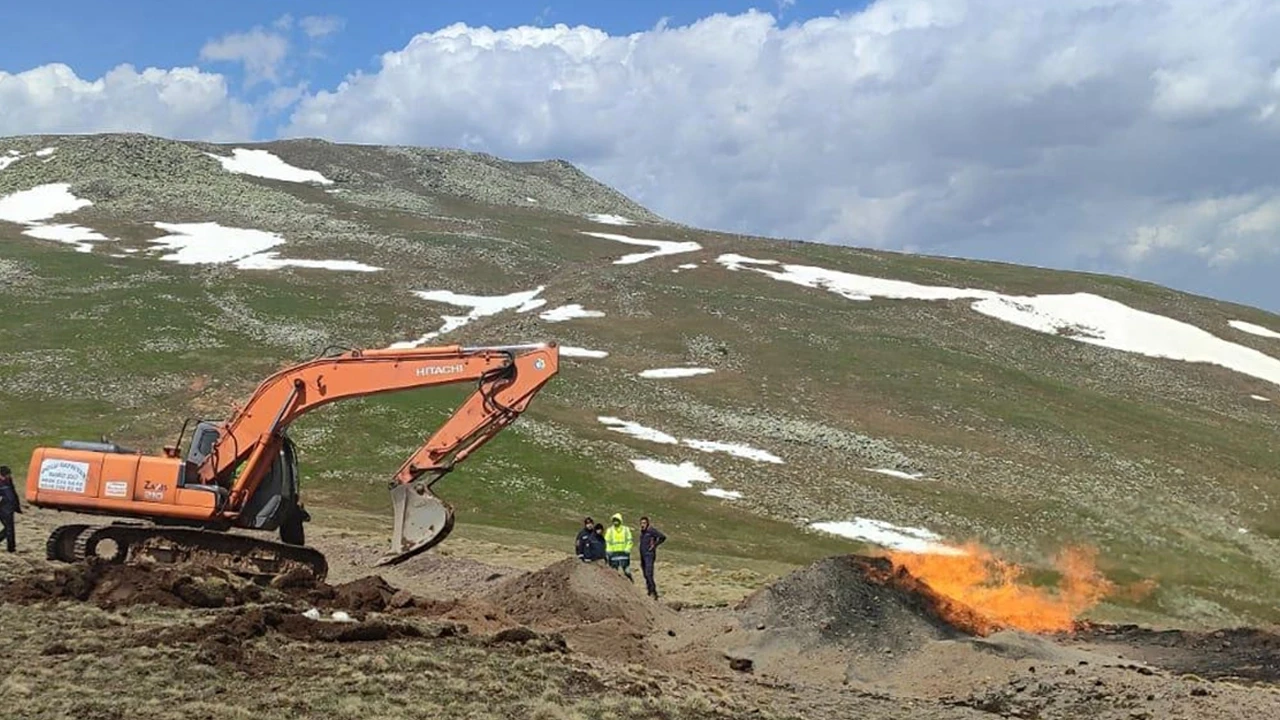 Doğal gaz borusuna yıldırım düştü, yangın çıktı!