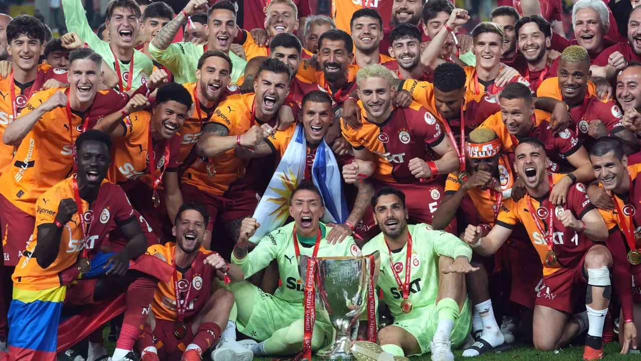 Galatasaray, 5. yıldız coşkusu başladı! Yıldızlar ne anlama gelir, kaç şampiyonlukta yıldız takılır? Yıldız formatı ne zaman çıktı?